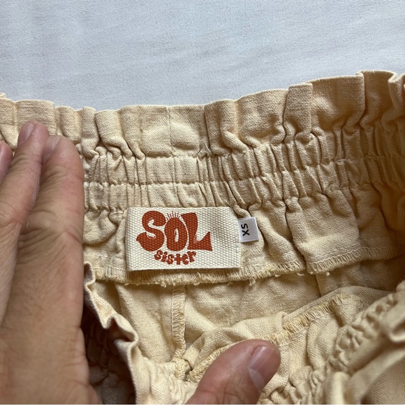 SOL SISTER cream beige linen high rise paper bag shorts - Picture 4 of 5